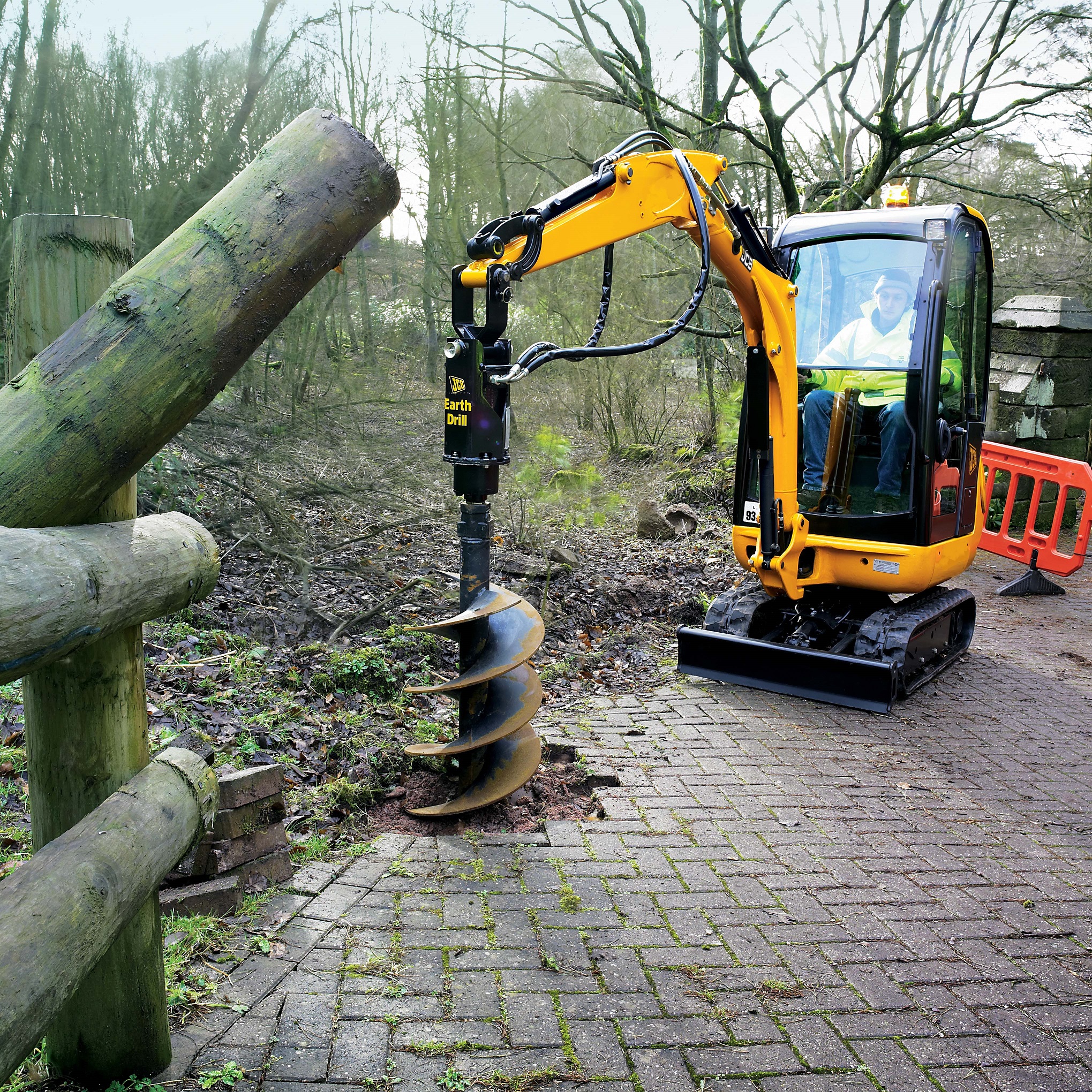 Begrip Komst Bestrating Verhuur | GRONDBOOR VOOR MINIGRAVER 1,6 ton | Huren te Genk, Bree, Lommel,  Limburg | Interrent Machineverhuur