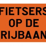 VERKEERSBORD FIETSERS OP DE RIJBAAN