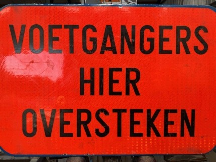 verkeersbord voetgangers hier oversteken